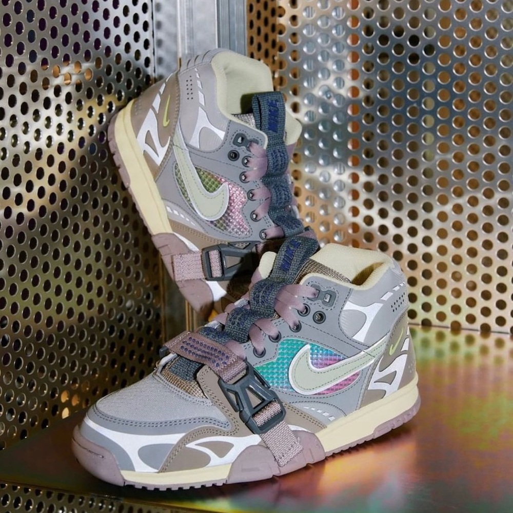 Sneakers - Picture 2 of 15